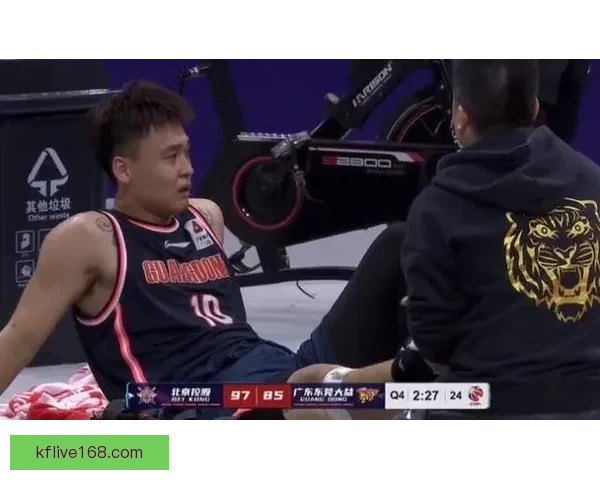 阿劳霍因股二头肌不适被换下 赛后伤情令人担忧